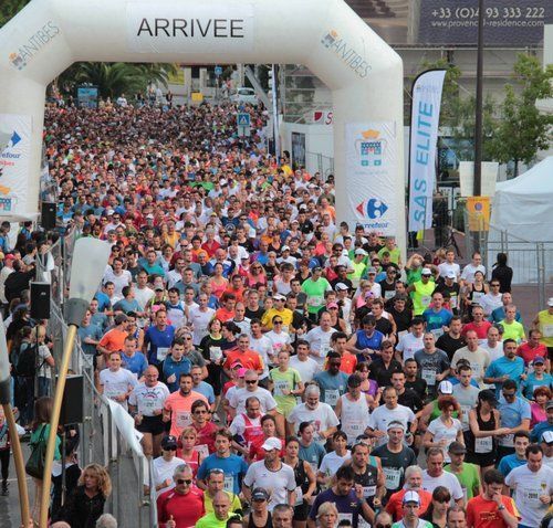 ANTXXQ135_ES_COURIR POUR UNE FLEUR.JPG